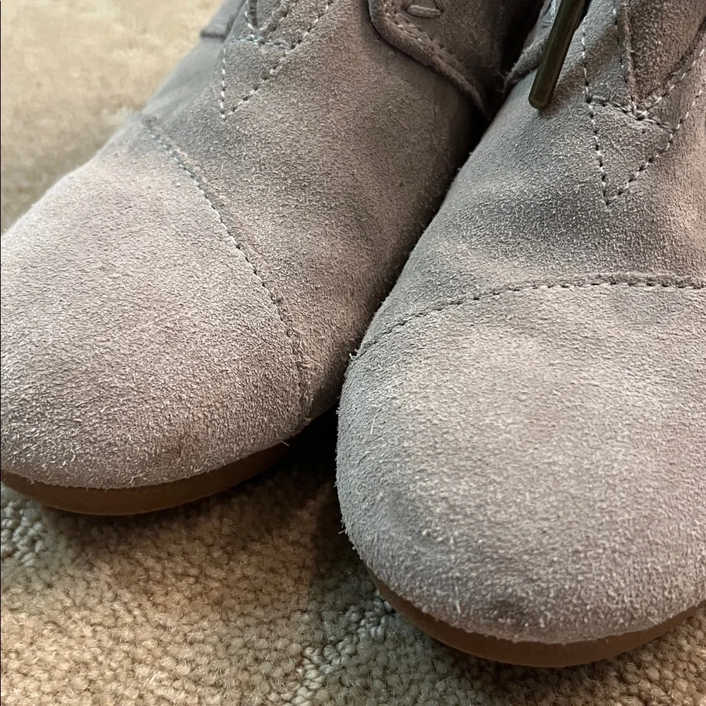 Toms Kala Tan Suede Wedge Bootie, Sz 8 - Picture 6 of 7